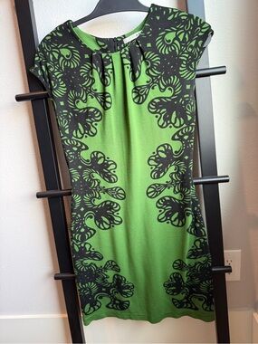 Chelsea & Violet Green and Black Abstract Cap-Sleeve Mini Dress